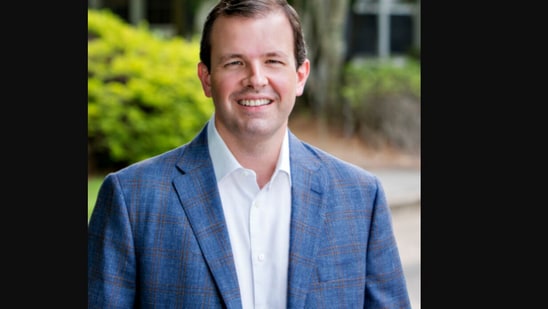 Following the sale of their family enterprise, the CEO distributed ₹2,000 crore as bonuses to the staff